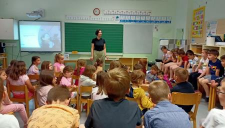 Čarobni dan s knjigo in kužki na Osnovni šoli Marije Vere (11)